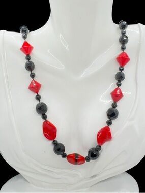 Vintage Art Deco Red Czech Pressed Art Glass & Faceted Black Bead Necklace